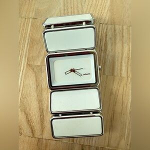 Nixon shine on the Vega SS white mod silver tone watch NEW BATTERY